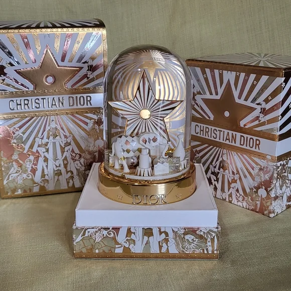 DIOR Holiday 2025 Snowglobe - Picture 1 of 3